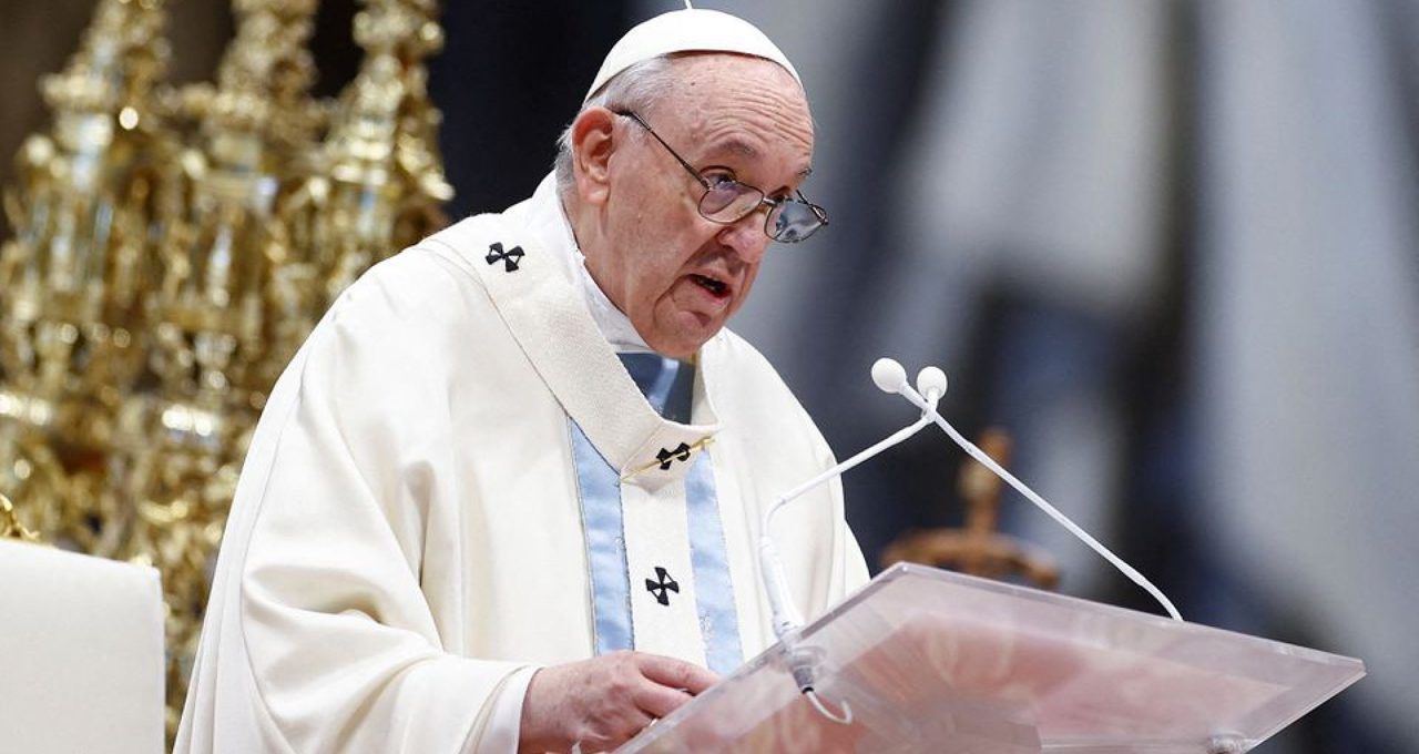 Pope says countries should not "play games" with Ukraine on arms aid