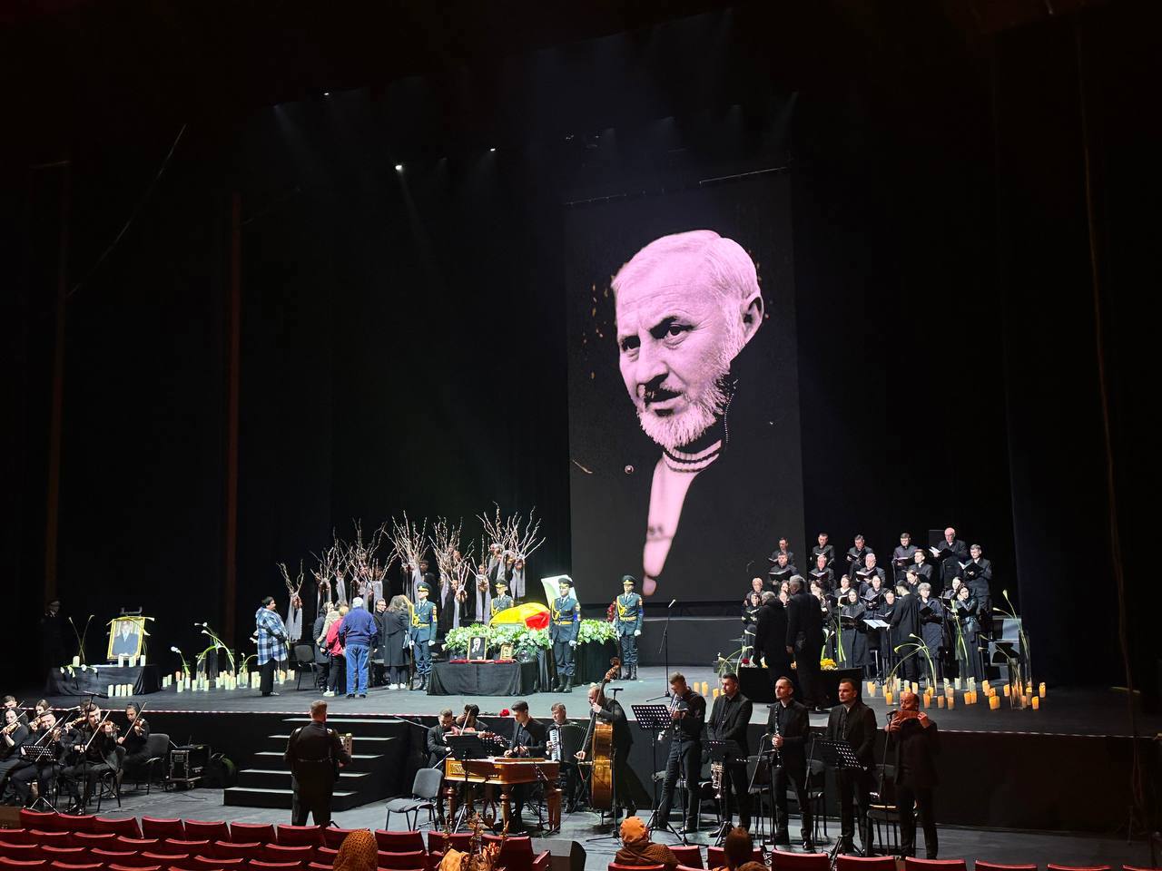 Zi de doliu național: Republica Moldova îl conduce pe ultimul drum pe Gheorghe Urschi