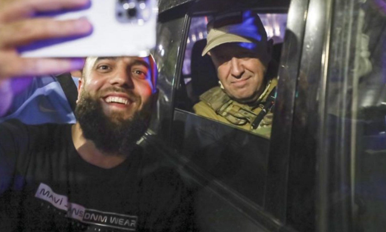 Пригожин передает "привет всем" в электронном письме. Минские чиновники не могут подтвердить, что он находится в Беларуси