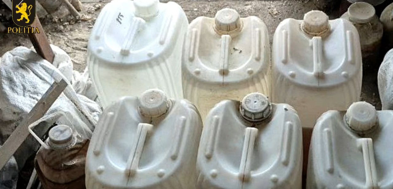 Tone de alcool contrafăcut, depistate în R. Moldova