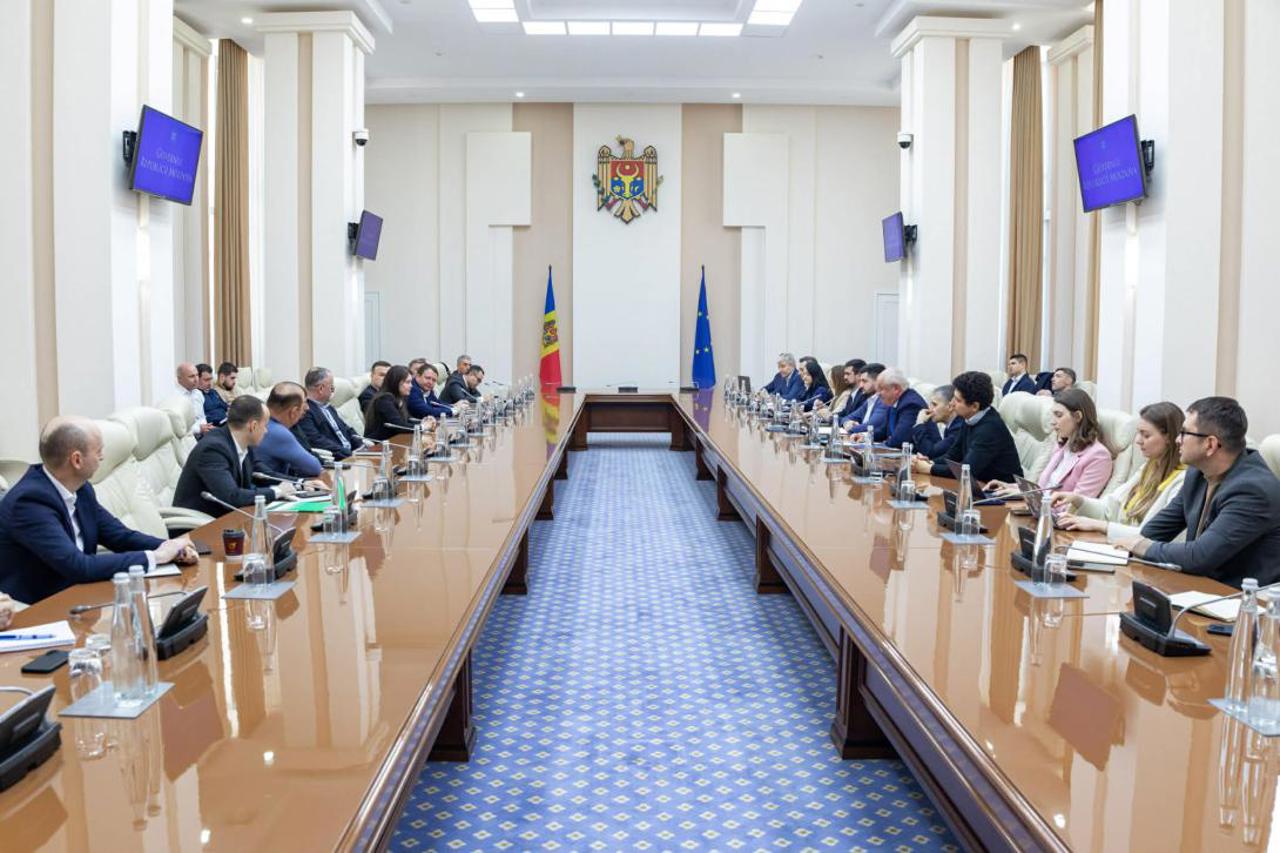 Alexandru Munteanu, discuție cu importatorii de produse petroliere: „Trebuie să identificăm soluții rezonabile” 