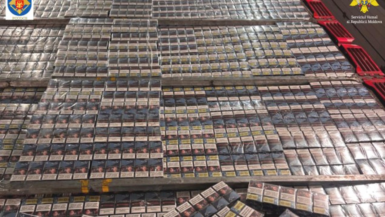 Almost one million cigarettes found hidden in truck roof at Leușeni–Albița; two men detained