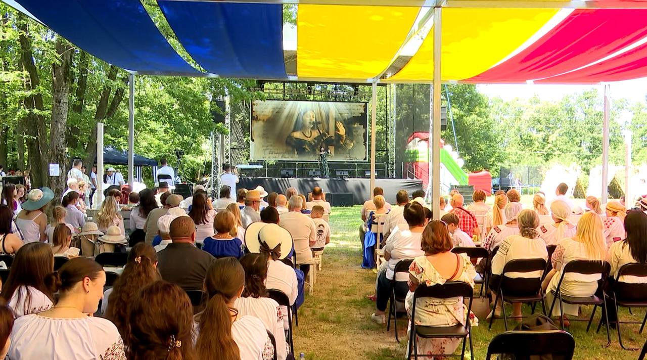 O incursiune în epoca lui Eminescu, la Festivalul „Eminesciana” din Strășeni