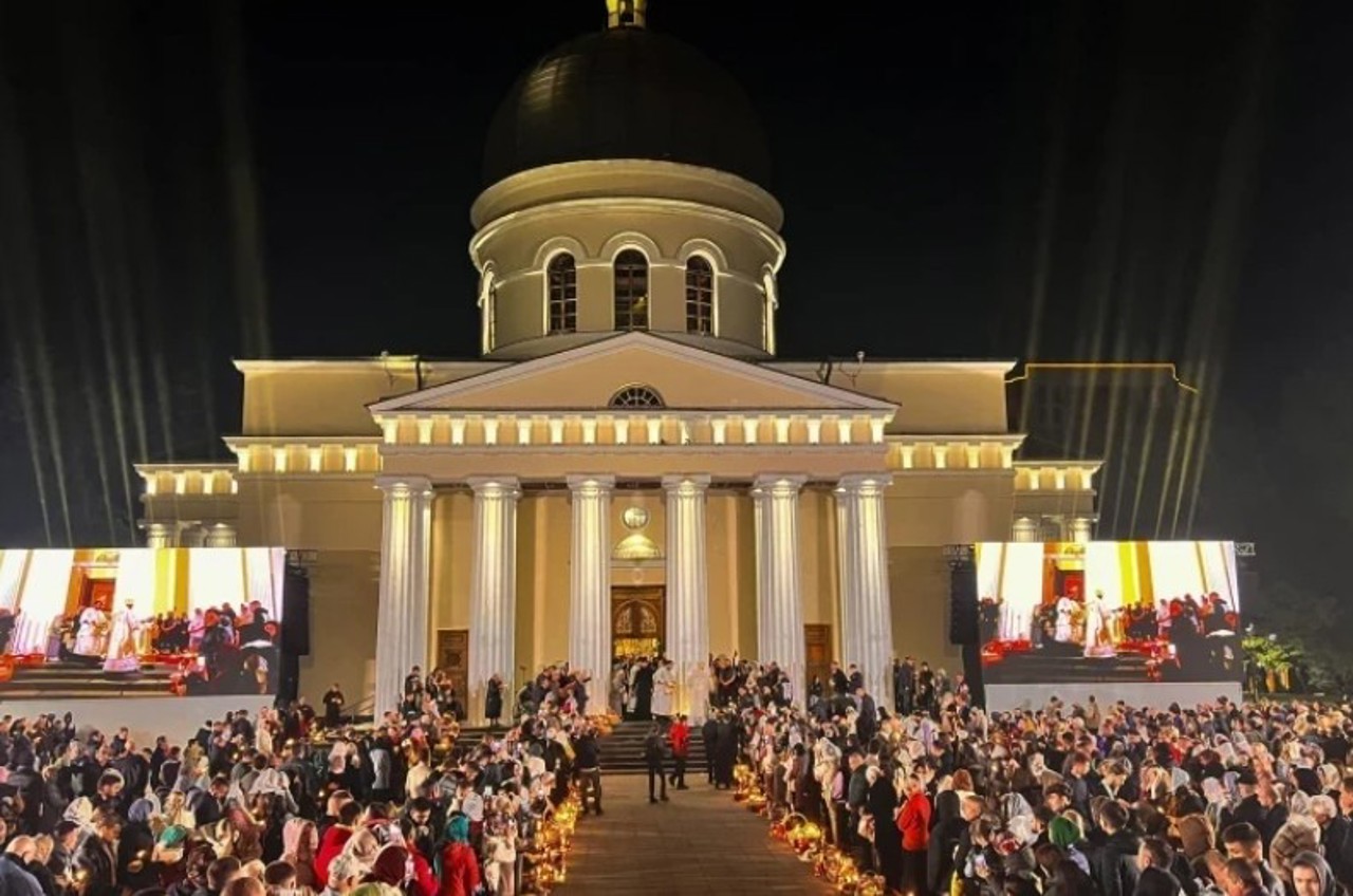 Program religios amplu la Catedrala Mitropolitană, în noaptea Învierii: Călătorii gratuite cu troleibuzul 