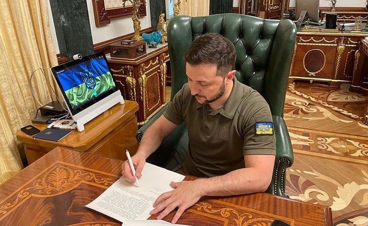 Владимир Зеленский обнародовал закон о нацменьшинствах