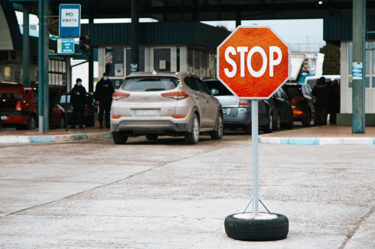 Heavy traffic at the Palanca-Maiaki-Udobnoe border crossing point