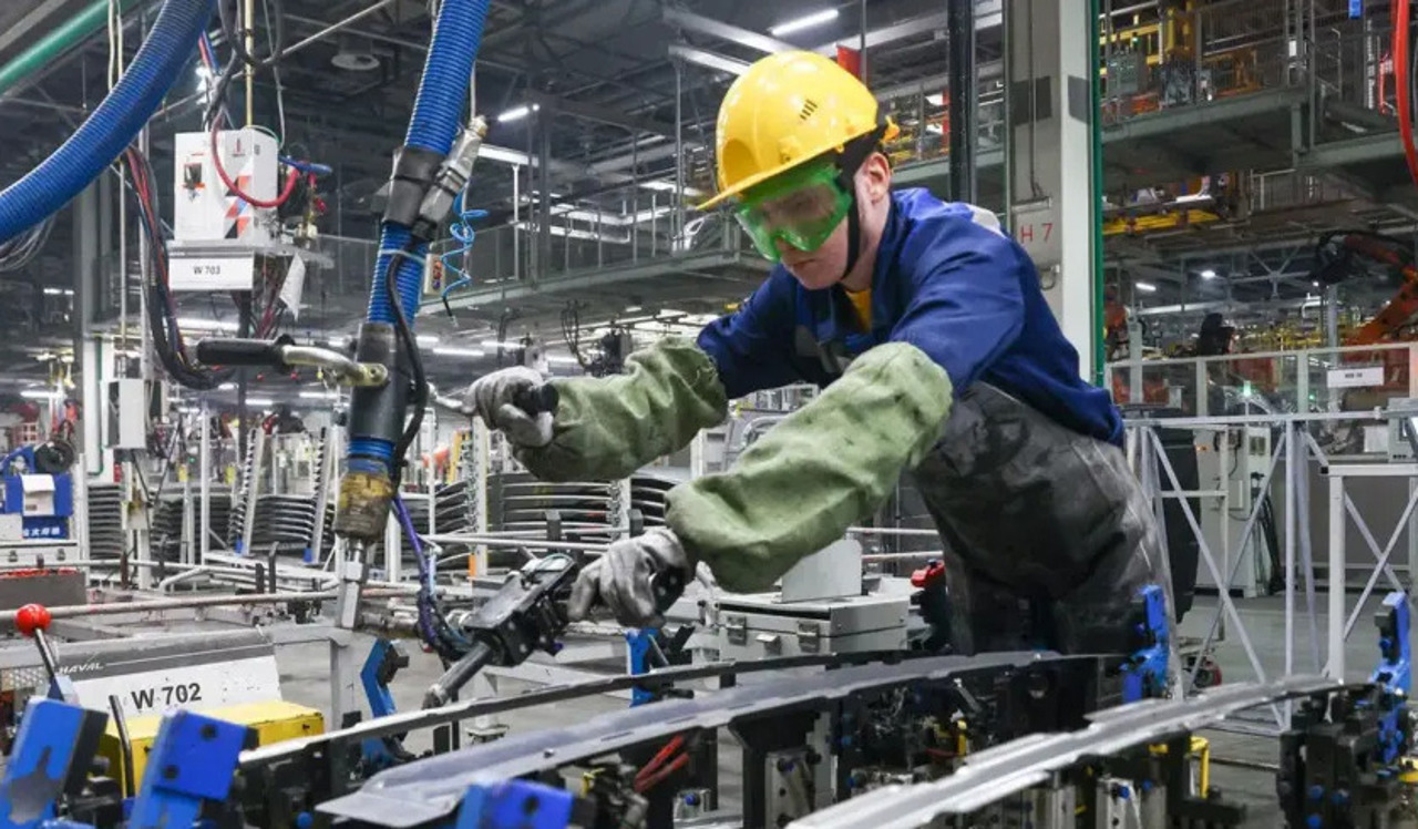 Noi instrumente pentru dezvoltarea sectorului industrial: Planul Guvernului pentru următorii doi ani