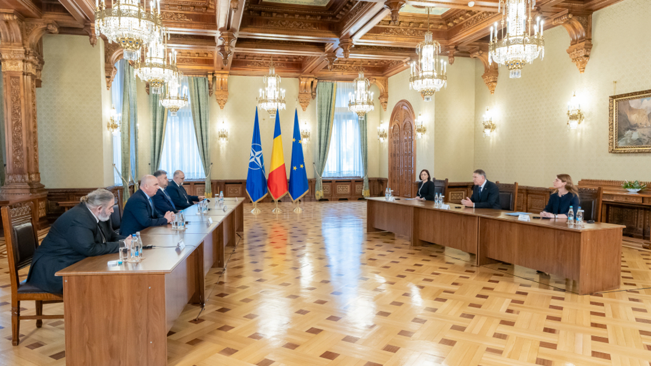 Reprezentanții PSD, PNL, UDMR și ai Grupului Parlamentar al Minorităților Naționale, în discuție cu Klau Iohannis, 22 decembrie 2024