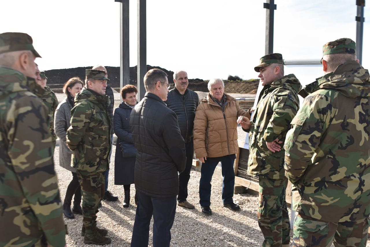 Tabăra militară de la Băcioi va fi construită în următorii 4 ani, dă asigurări ministrul Apărării