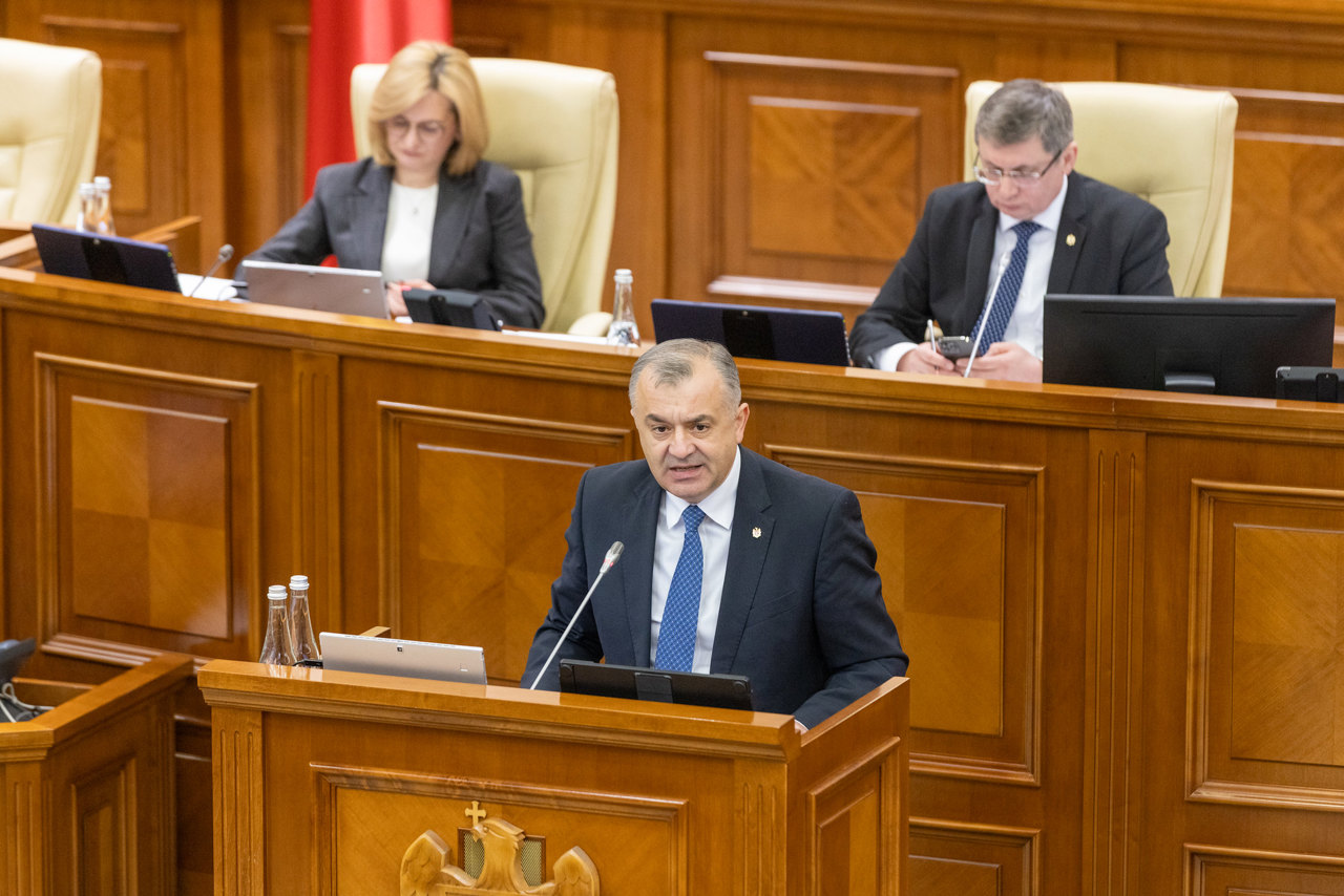 Opoziția cere explicații privind decesele din Armata Națională: 42 de deputați înaintează o moțiune simplă