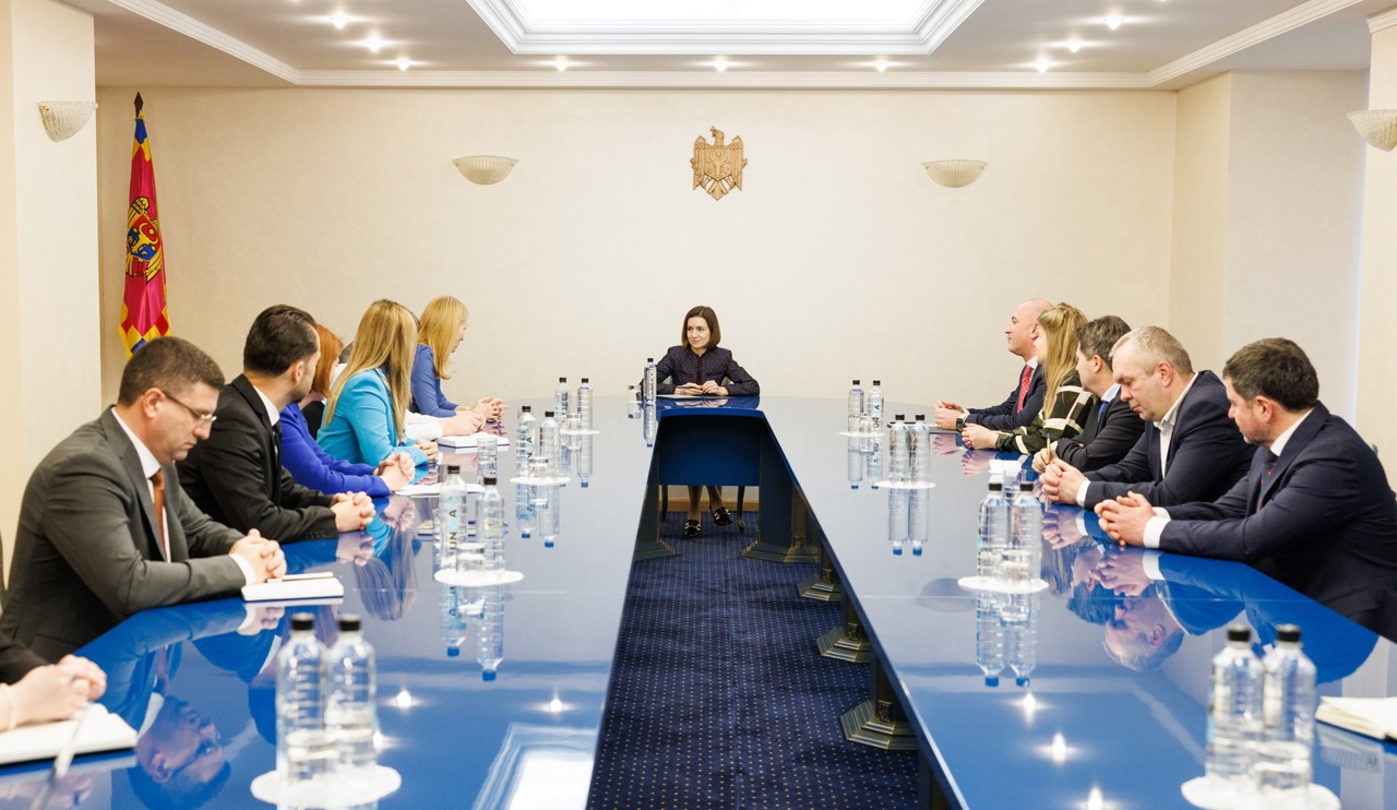 Consultări la Președinție // Maia Sandu a discutat despre referendumul de aderare la UE cu reprezentanții EBA Moldova