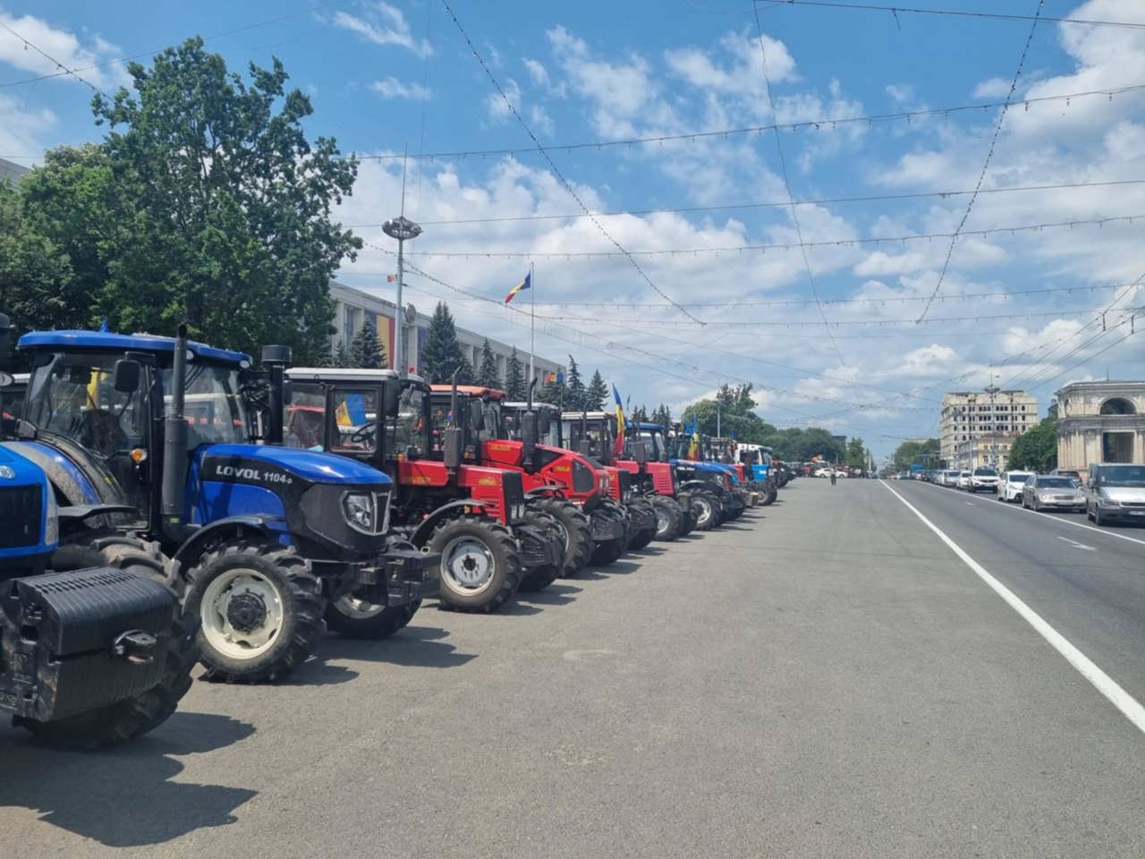 Fermierii nu exclud că vor ieși la proteste, chiar dacă Guvernul este gata să le ofere 100 de milioane de lei