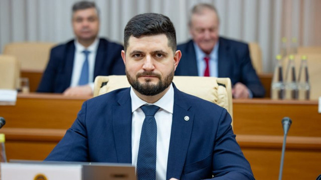 Cerințe mai stricte pentru instalatorii de sisteme cu energie regenerabilă: lucrările vor fi raportate la CNED