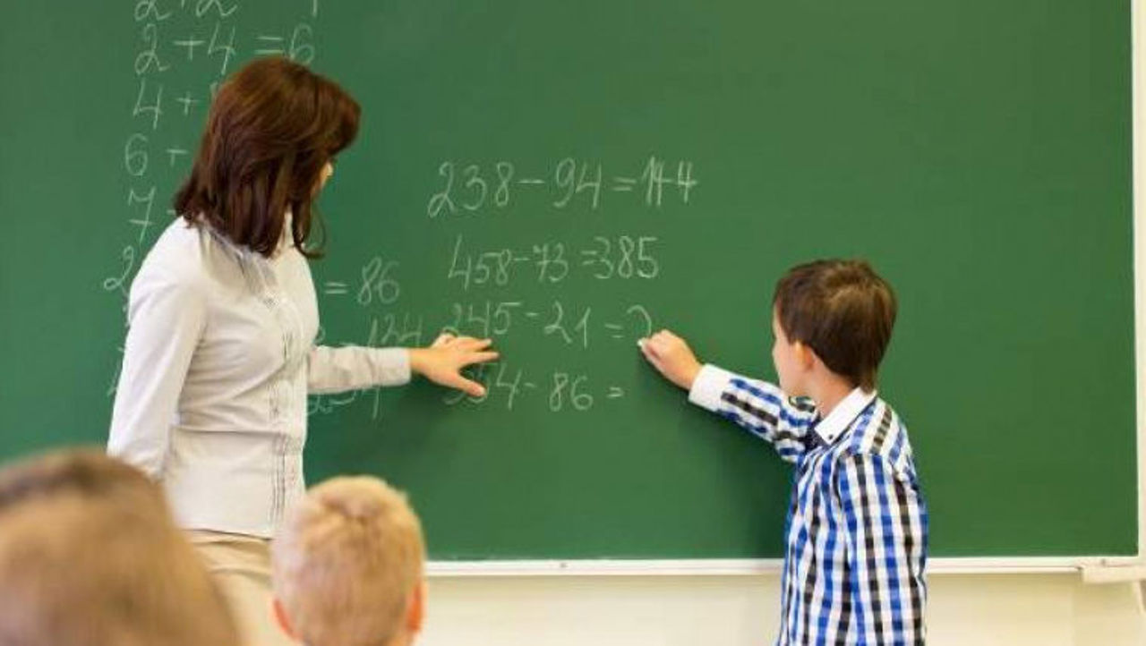 New teacher bonus system announced in Moldova