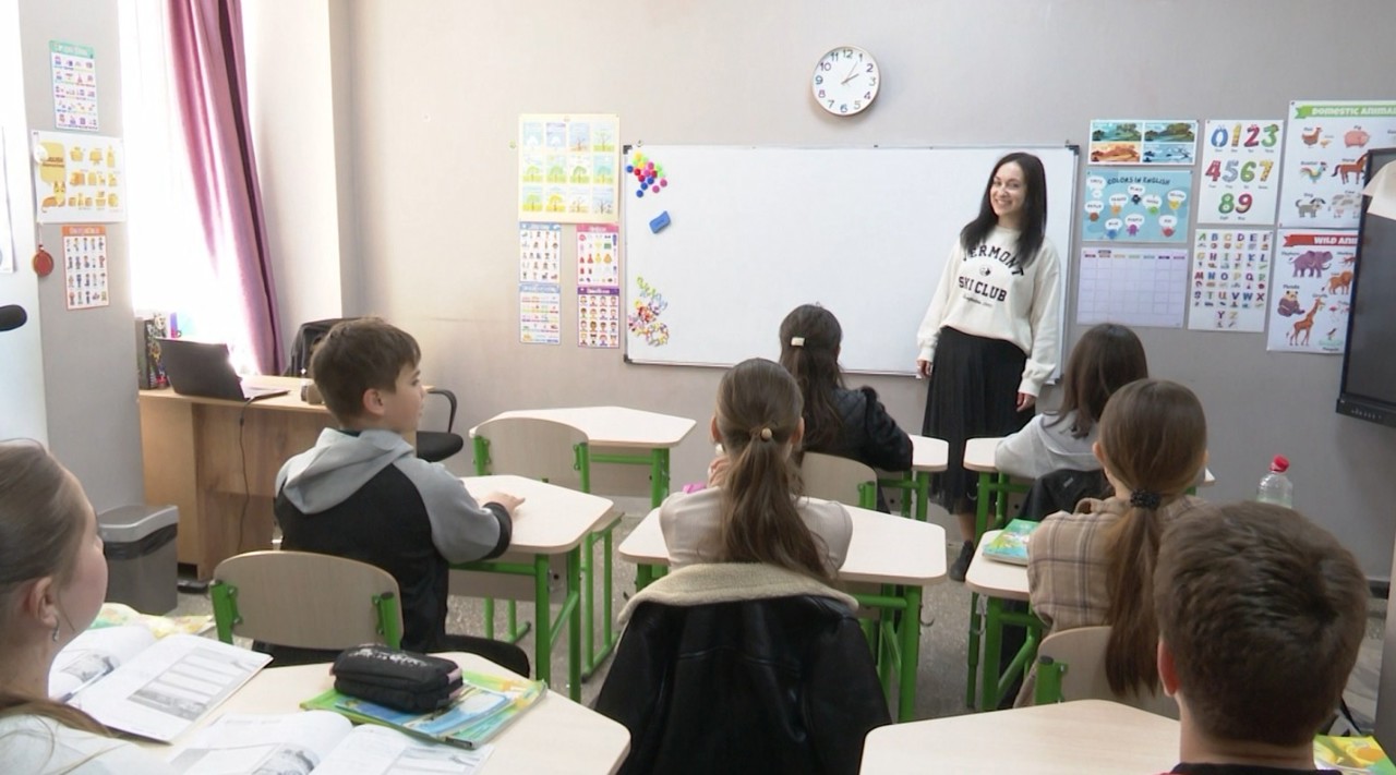 Profesoara care a deschis o școală de limbi străine în orașul natal, cu sprijinul UE: „Am început cu o masă și o tablă, atât”