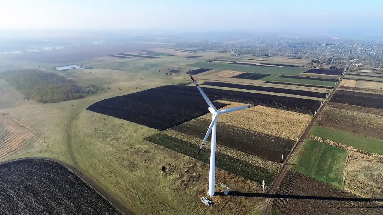 Interes sporit la licitația pentru construcția a 170 MW de centrale eoliene cu sisteme de stocare