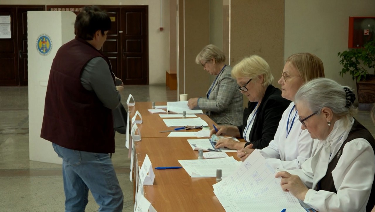 Așteptările locuitorilor din cele trei localități în care s-au votat noii primari: „Vrem canalizare, drumuri și condiții bune de trai”