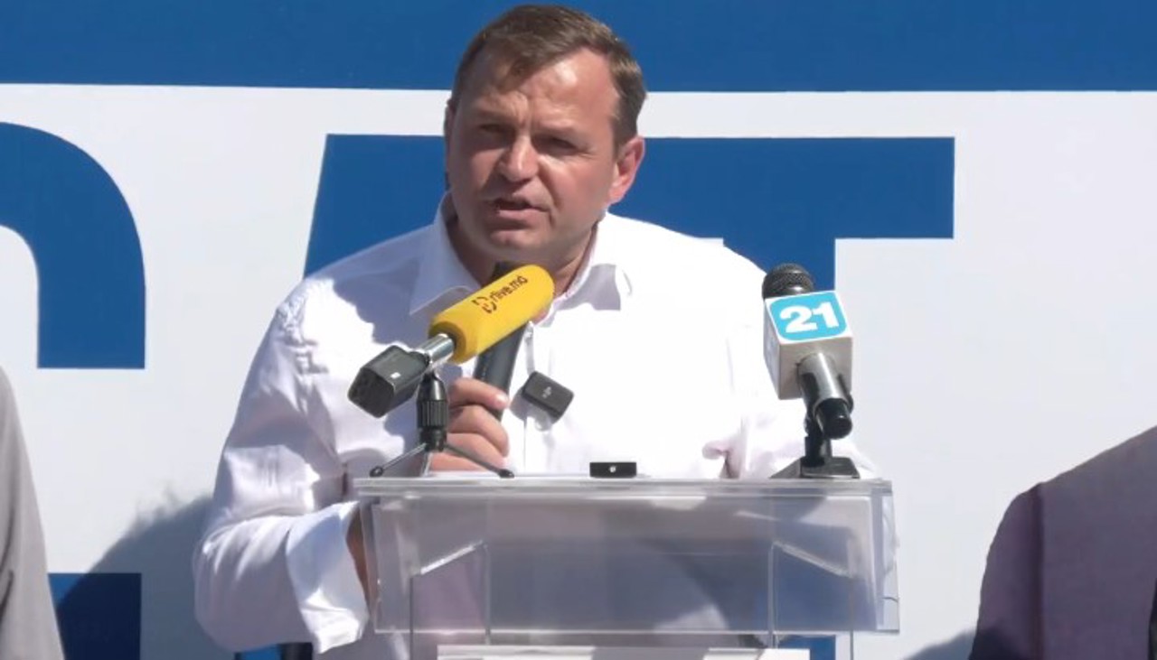 Andrei Năstase launches campaign in front of the Presidential Palace