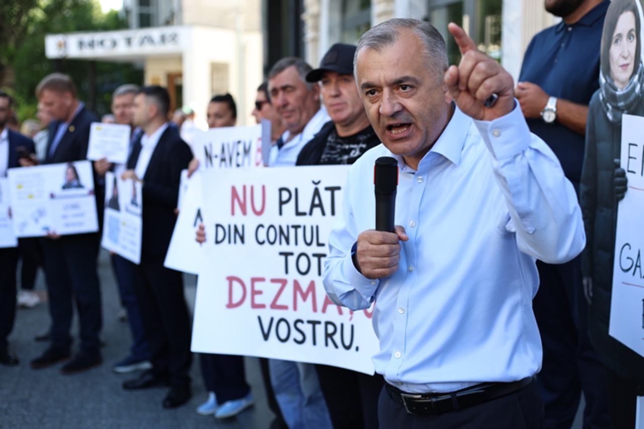 Opoziția parlamentară, protest la ANRE împotriva scumpirii gazelor: „Vă rog veniți, să știe de frica noastră”