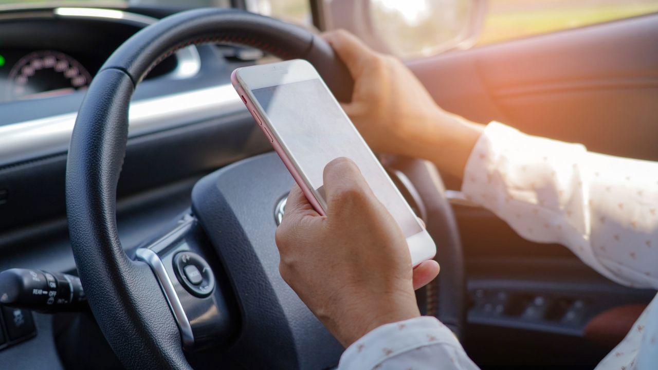 Nearly 10,000 drivers penalized this year for phone use while driving. INSP: "People underestimate the risk"