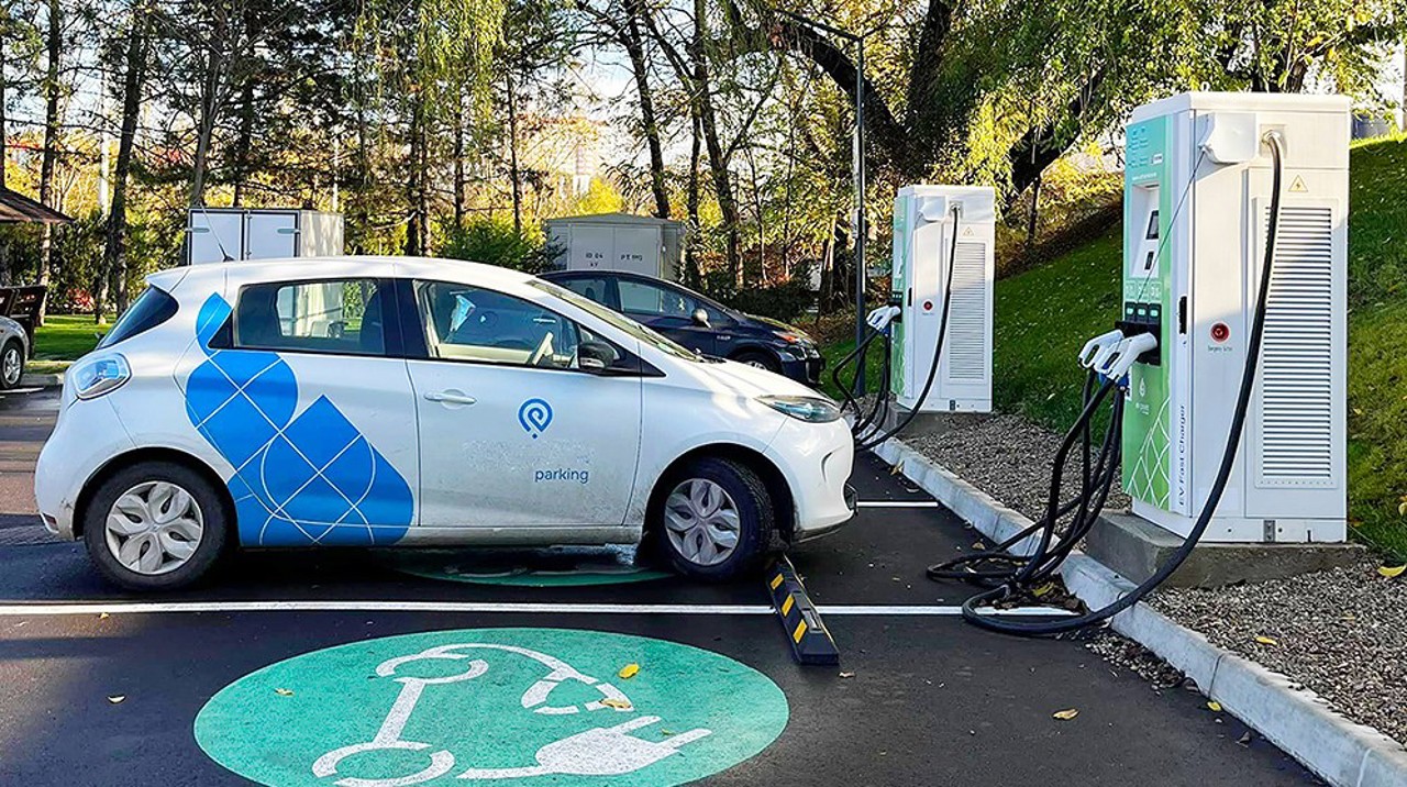 Energia stocată în vehiculele electrice, livrată în rețea: R. Moldova, primul stat din Parteneriatul Estic care testează acest sistem 