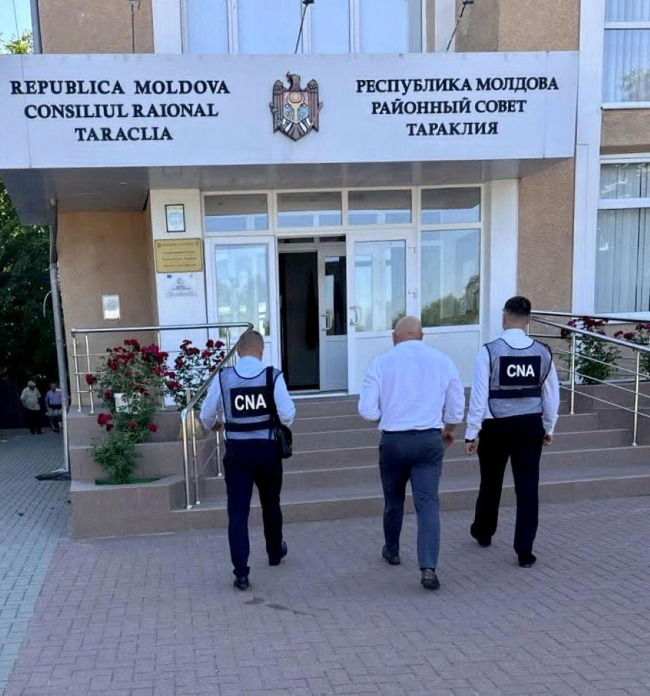 Обыски в Тараклийском районе по делу о махинациях с госзакупками: в числе подозреваемых председатель района