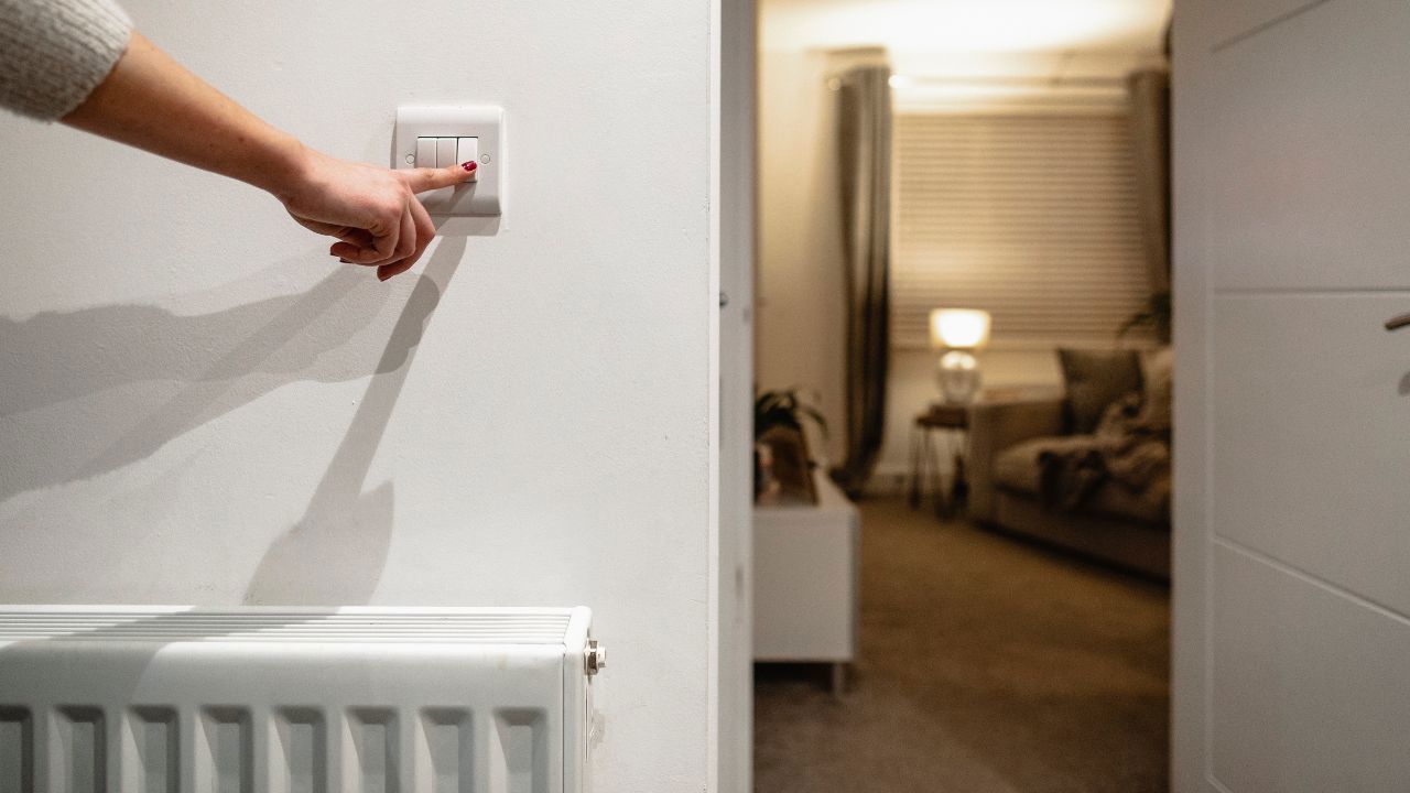 Stare de urgență în sectorul energetic: Cum putem reduce risipa de energie în orele de vârf fără a ne afecta confortul