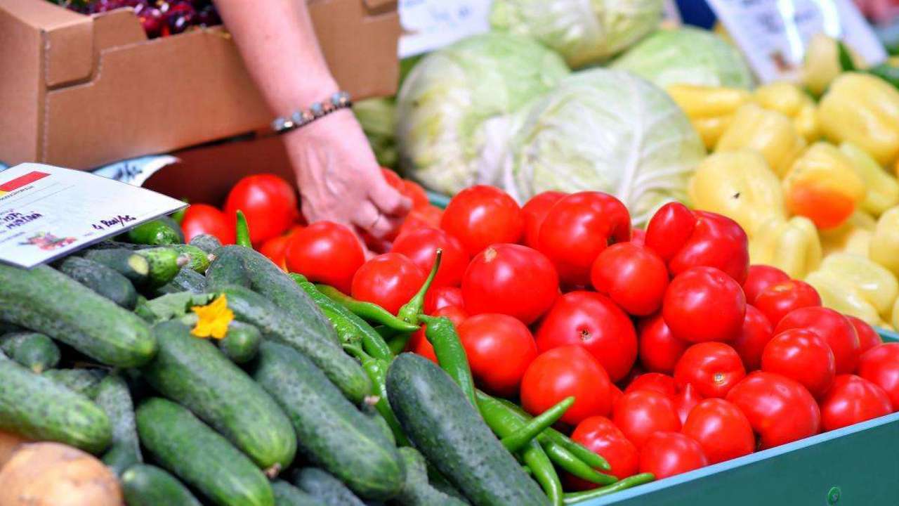 Drum mai scurt de la fermă la furculiță: Parlamentul a eliminat intermediarii multipli din comerțul alimentar