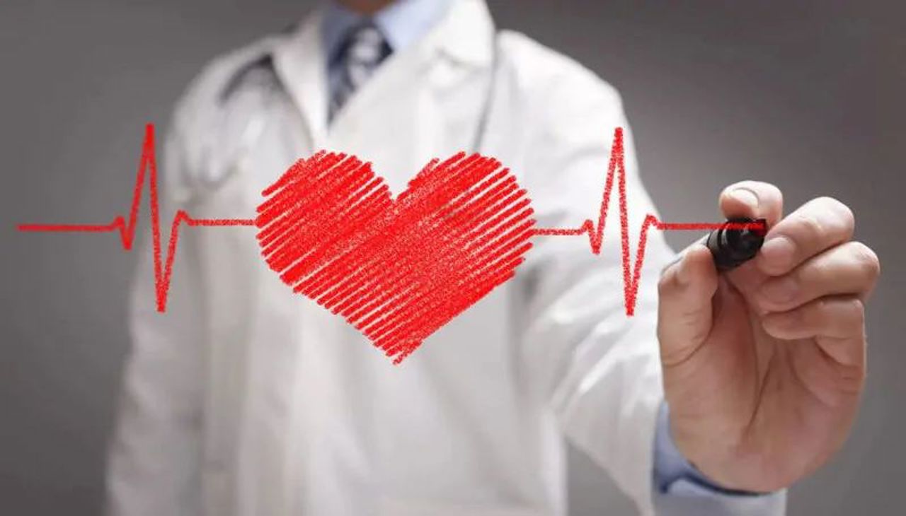 Mii de intervenții cardiovasculare gratuite în 2024, acoperite de CNAM