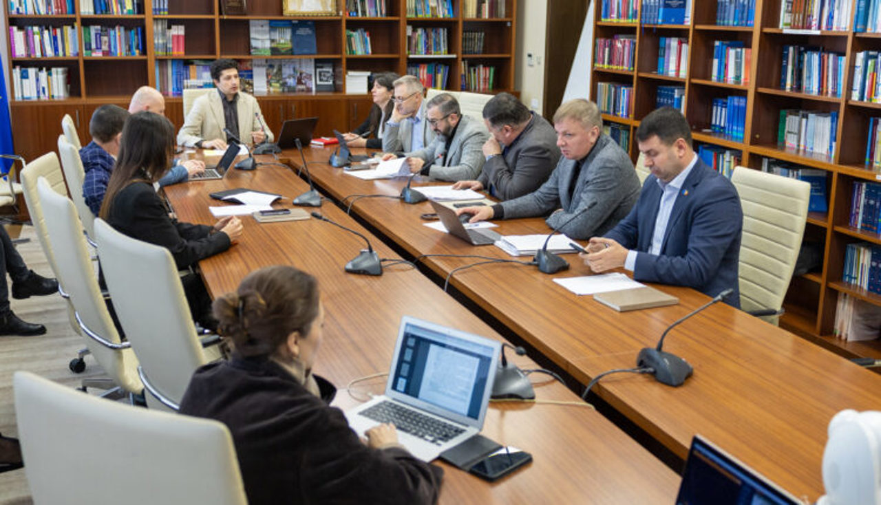 Parlamentul dă start concursului pentru selectarea candidatului la funcția de director al Consiliului de administrație al ANRE