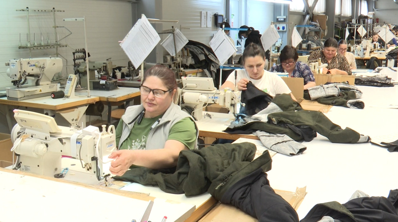 Fabrica din Nisporeni exportă articole vestimentare în UE, în ciuda crizei de angajați