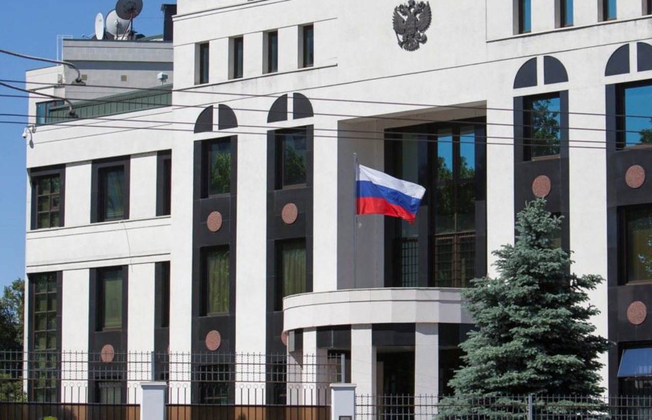 The consular section of the Russian Embassy temporarily suspends its activity. Deputy: Moscow is looking for reasons to penalize the Republic of Moldova