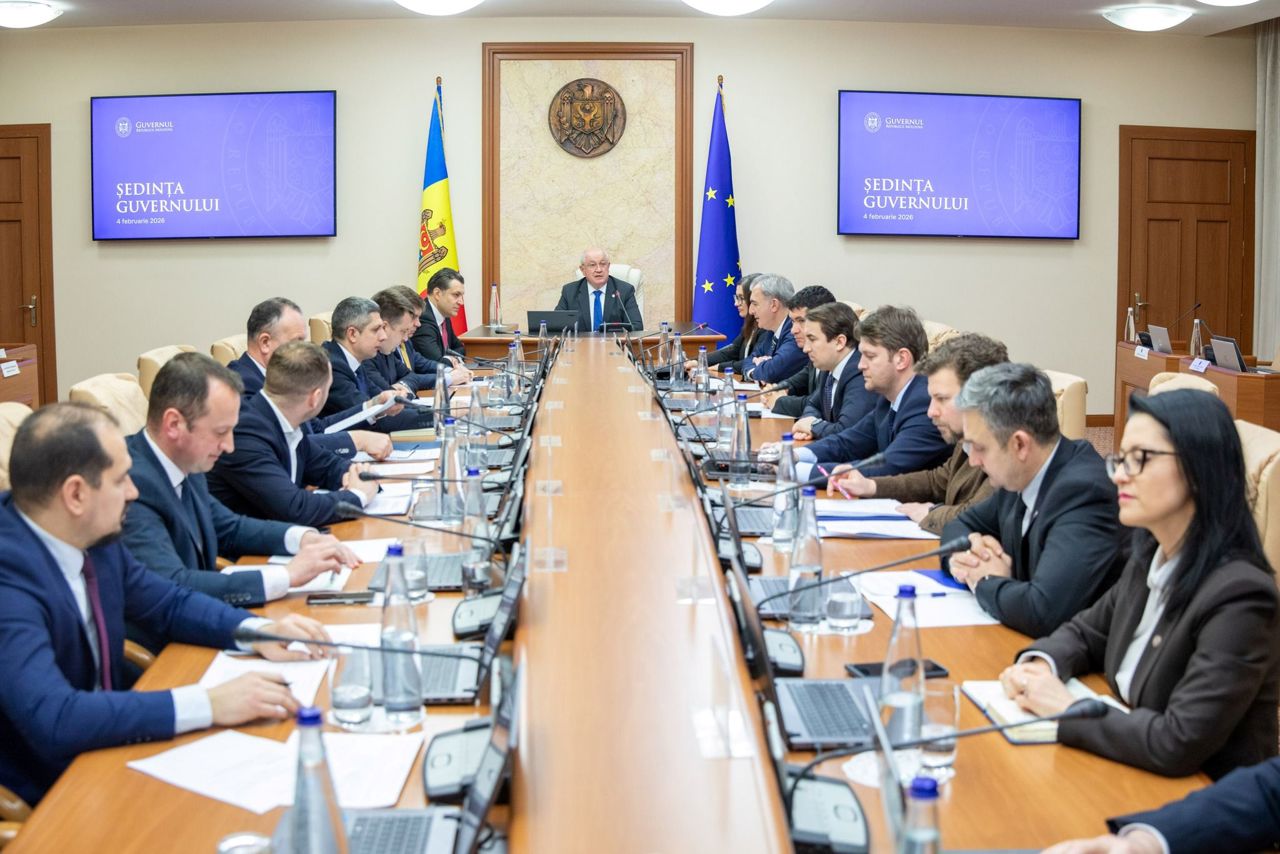 Guvernul, la 100 de zile de mandat: Critici dure ale opoziției și aprecieri din partea majorității