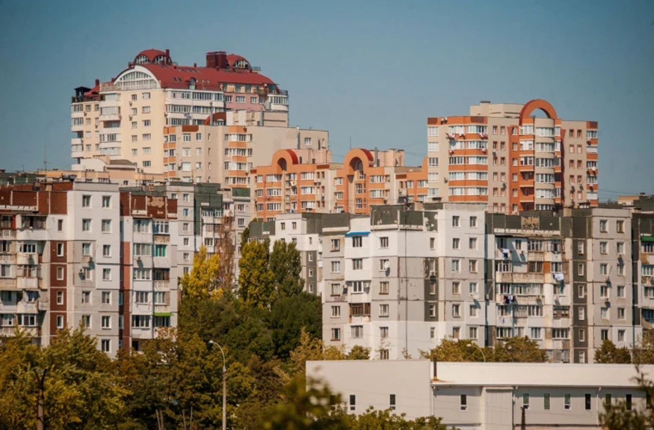 Prețurile la imobiliare îi afectează pe tineri. Premier: „Nu își pot permite măcar o garsonieră”