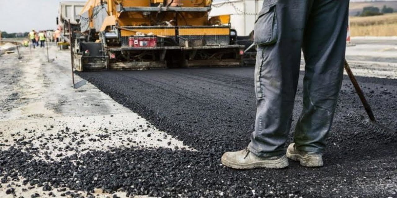Licitații mimate și contracte împărțite la reparația drumurilor: Consiliul Concurenței a amendat 27 de companii cu 95 de milioane de lei