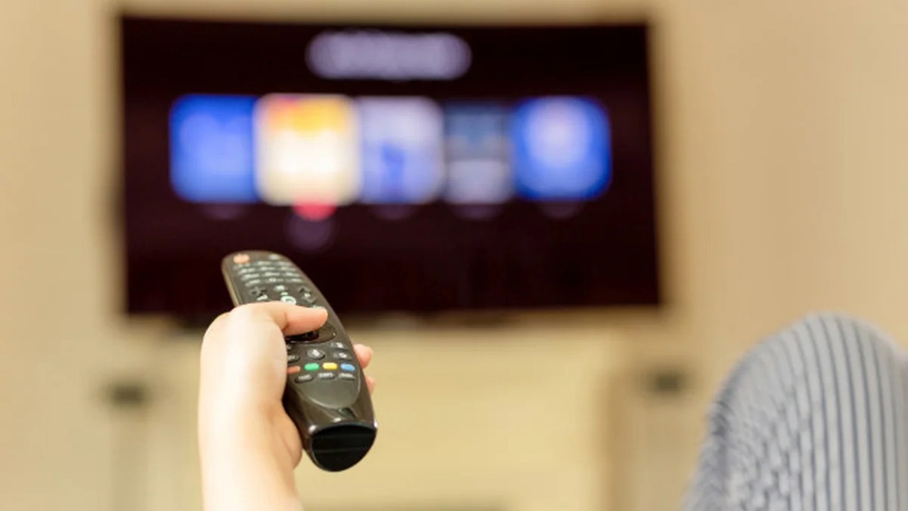 CA cere modificarea Codului Audiovizualului: Cel puțin 50% din emisia televiziunilor ar putea fi în limba română