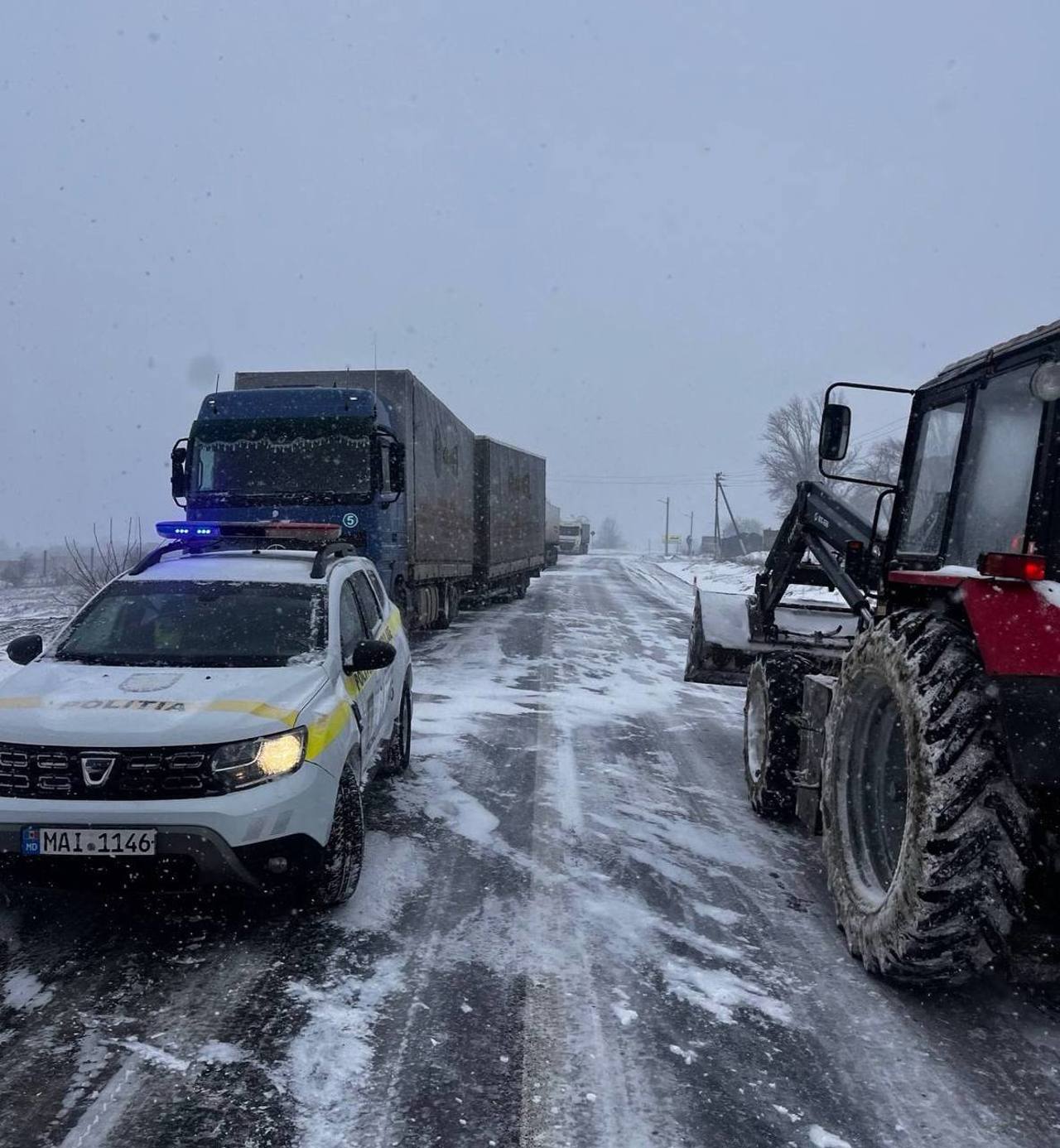 Ninsori și ghețuș | Restricții pentru vehiculele de mare tonaj în sudul țării, trafic suspendat în două puncte de frontieră
