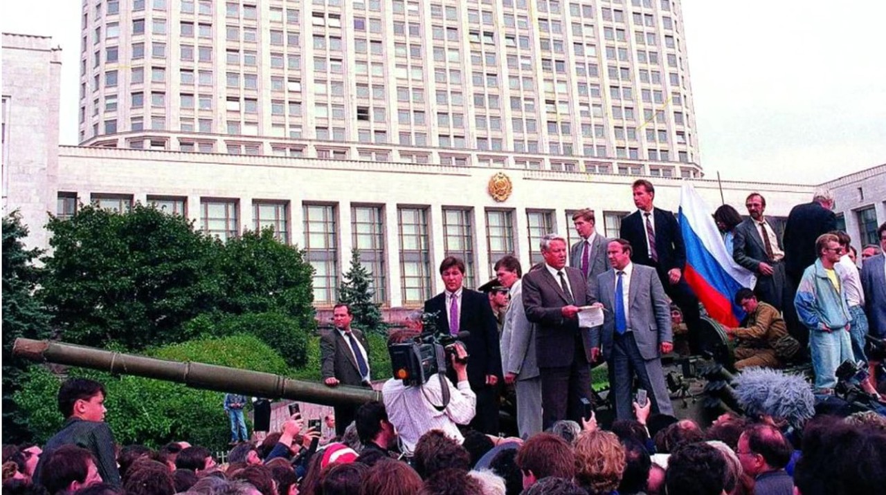 Mărturii din readcție: Cum a devenit Radio Moldova „vocea libertății” în timpul puciului de la Moscova din august 1991
