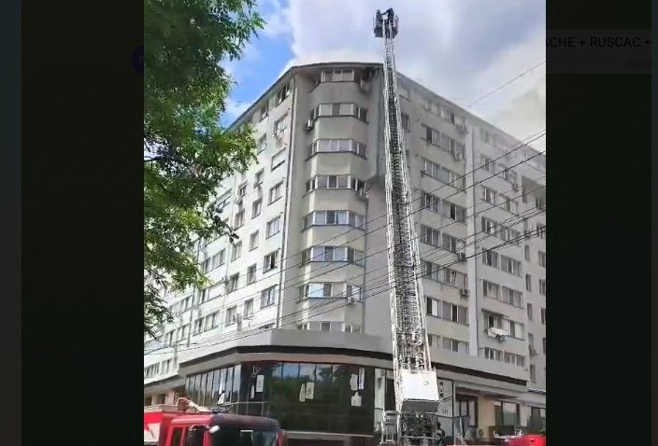 Incendiu la etajul nouă al unui bloc din capitală: Intervenție de nivel sporit