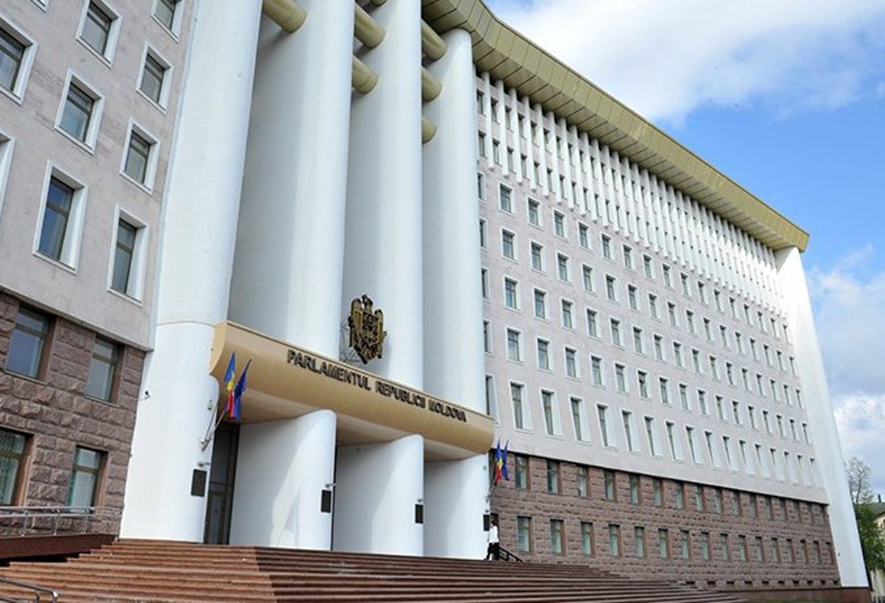 Victor Agrici, numit secretar general al Parlamentului. Două deputate din Partidul Nostru și-au depus mandatele