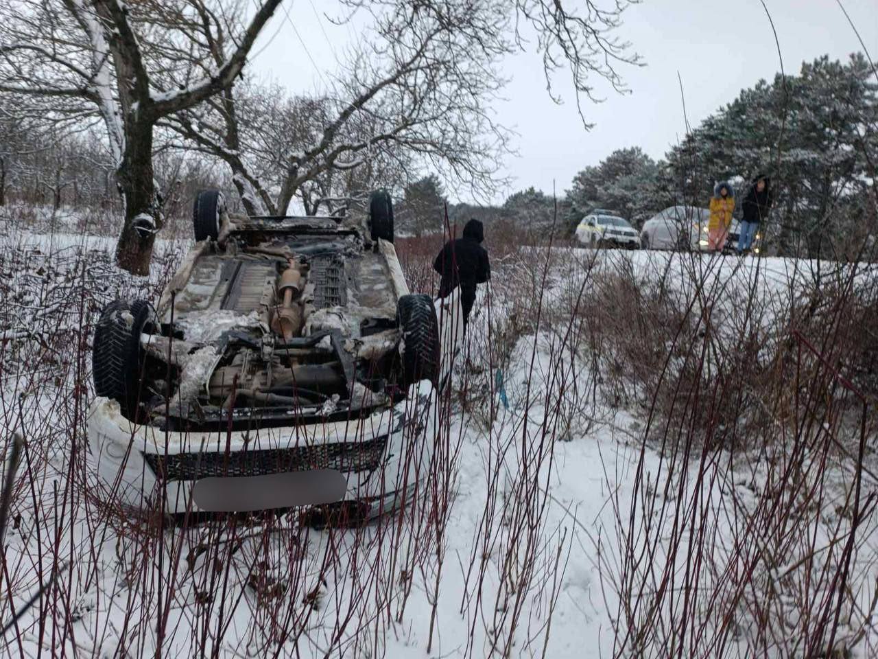 Carosabil alunecos și trafic dificil: 160 de accidente într-o zi