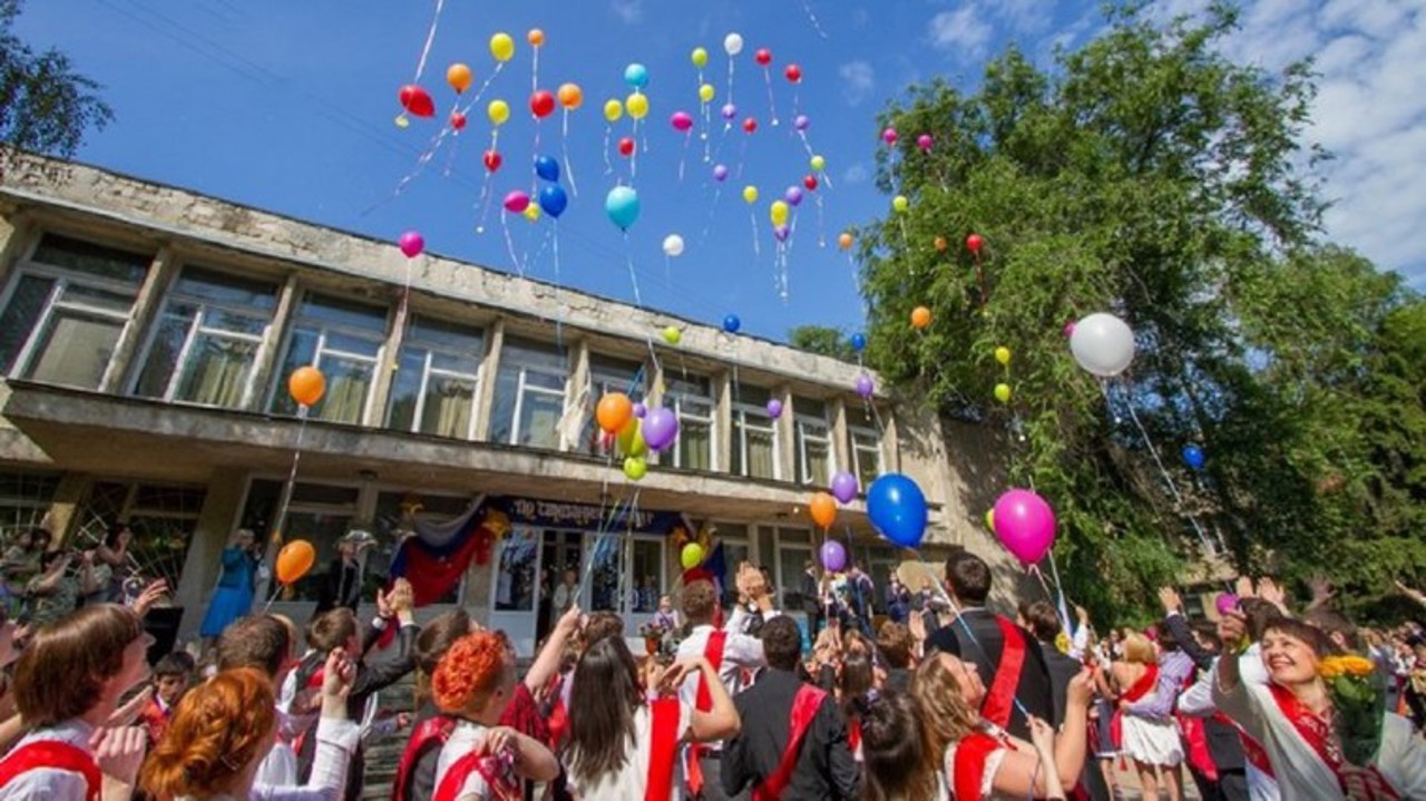 MEC: Școlile își vor stabili individual data festivităților de încheiere a anului școlar