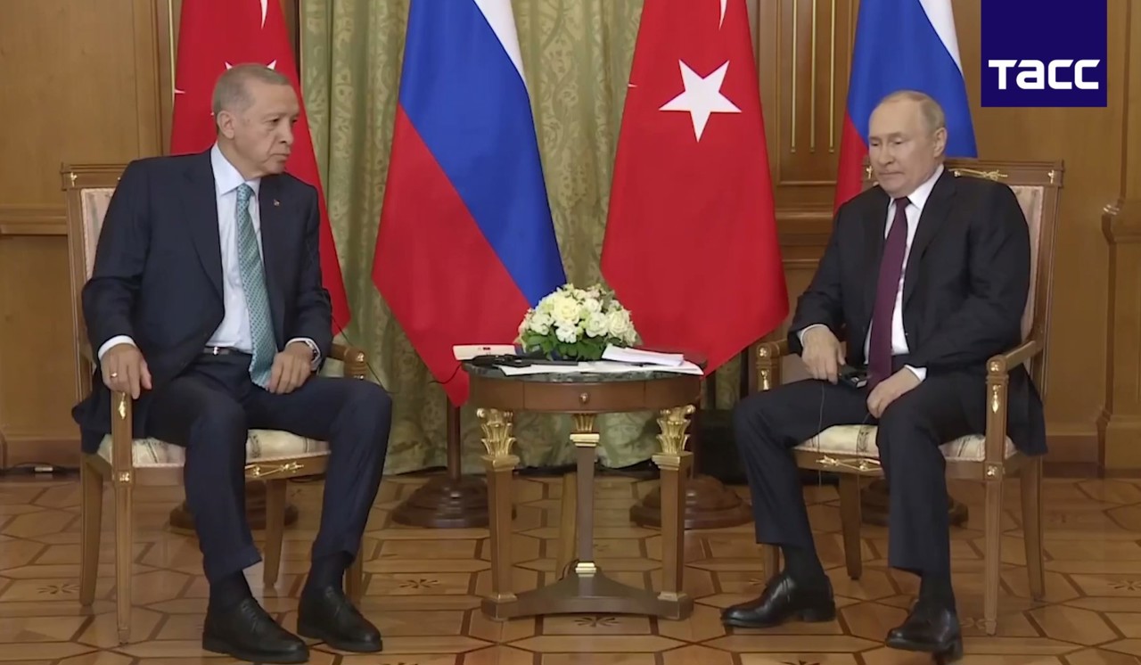 Vizita lui Erdogan la Soci // Putin s-a declarat ''deschis la discuții'' despre acordul privind cerealele