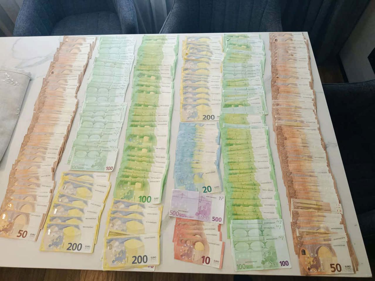 Trafic de influență în transporturi: Bani colectați de la operatori pentru „protecție”, zece persoane reținute