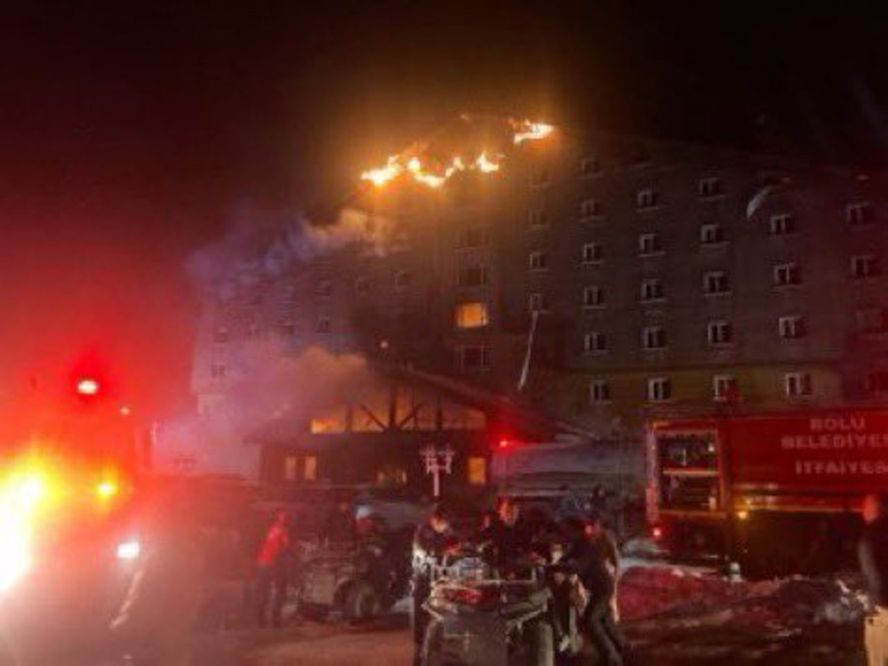 Incendiu la un hotel dintr-o stațiune de schi din Turcia: 10 morți și 32 de persoane, rănite