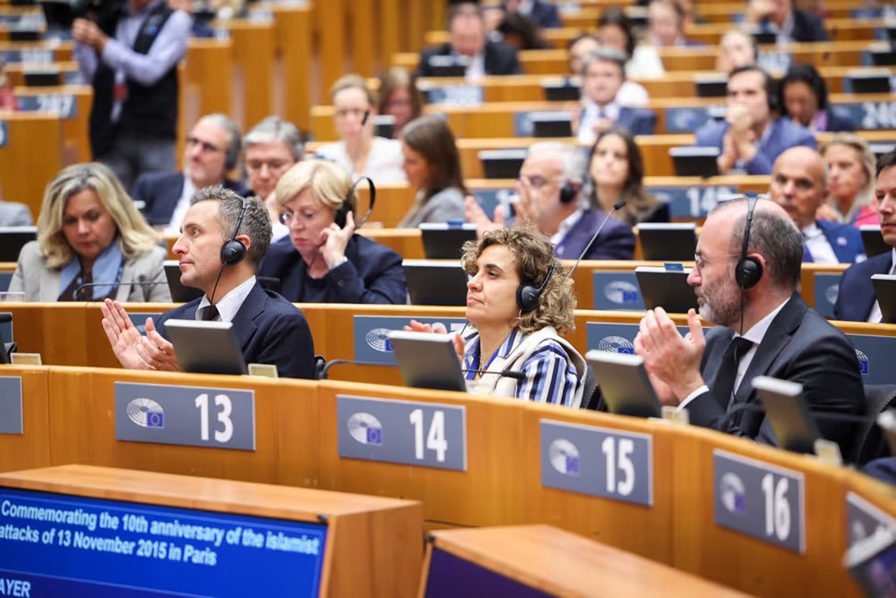 UE accelerează tranziția verde: reducere de 90% a emisiilor până în 2040, aprobată de legislativul blocului comunitar