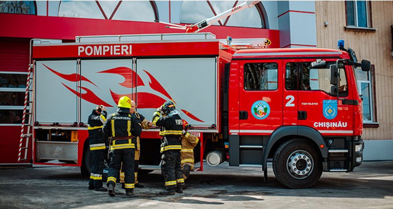 Более 400 спасателей и пожарных будут дежурить в новогоднюю ночь