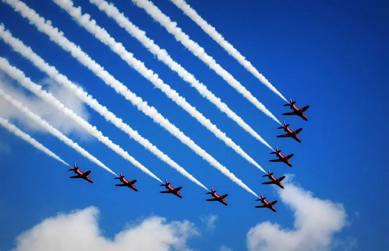 Ziua Aviației Române // Peste 40 de aeronave militare au survolat cerul Bucureștiului 