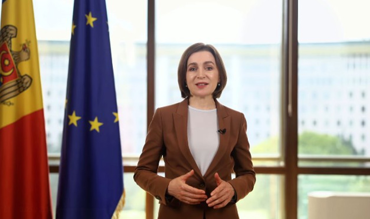 Moldova president urges vote for Romania's threatened gains