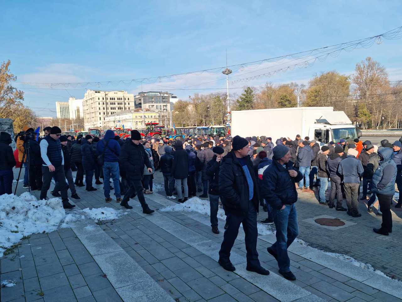 FOTO Agricultorii nu exclud că vor organiza marșuri cu tehnica agricolă